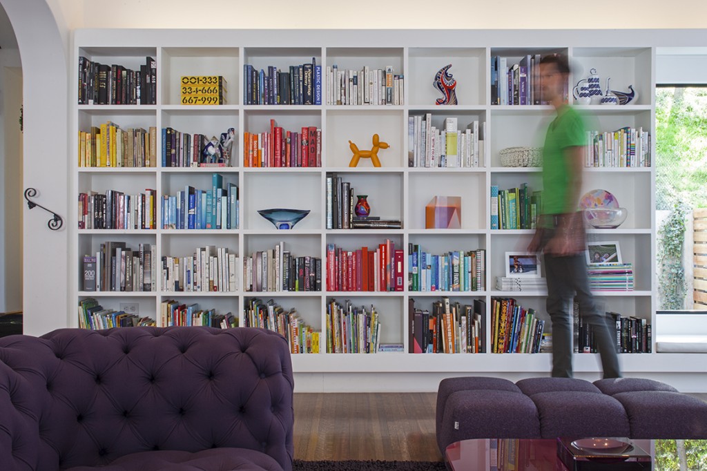 colour code books © ghislaine viñas interior design losfeliz